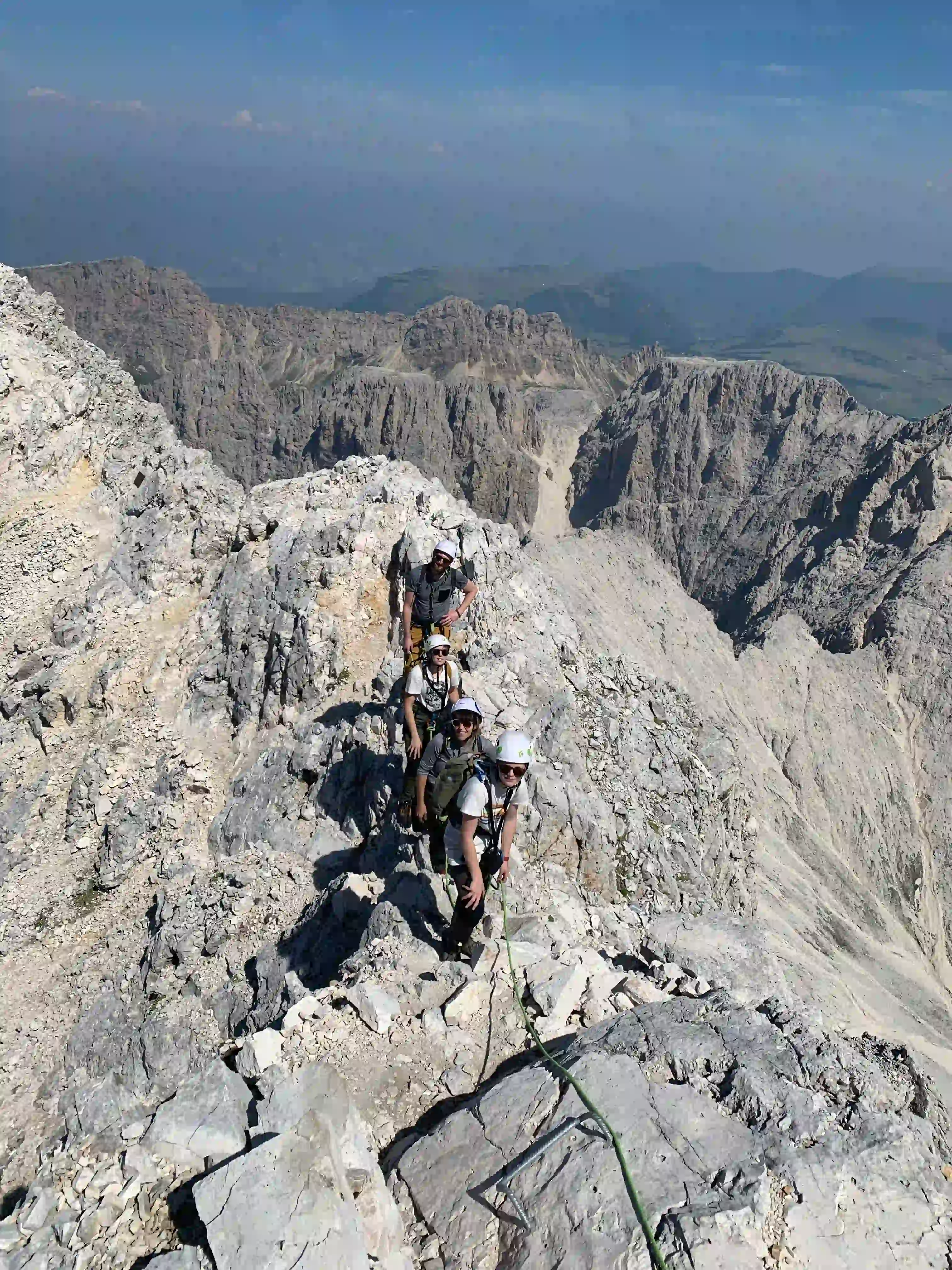 Gruppe am Gifpel Klettersteig Dolomiten Bergführer