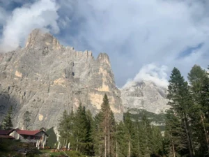 Blick auf die Torre Trieste von der Vazzolerhütte in der Civettagruppe